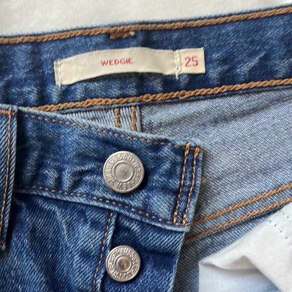 Levi’s Wedgie Ripped Denim jeans - Picture 3 of 7